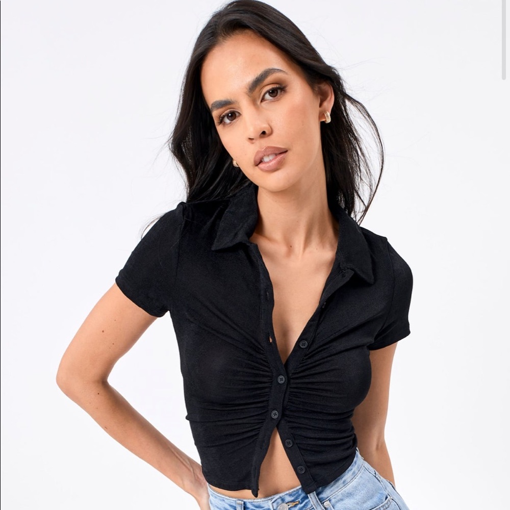 NWT Ruched Button Front Crop Tee